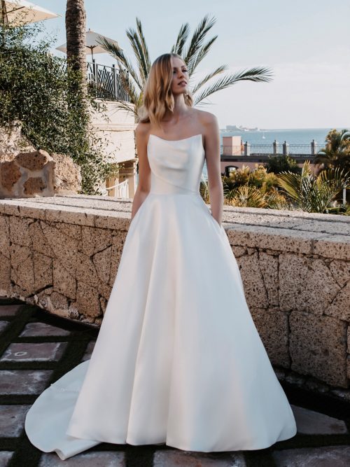E259/Carmena Abella Strapless Neckline Wedding Dress